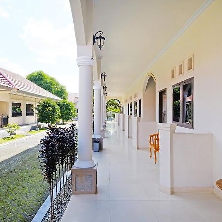 Collection O 91046 Hotel Remaja Indah Masamba Exterior foto