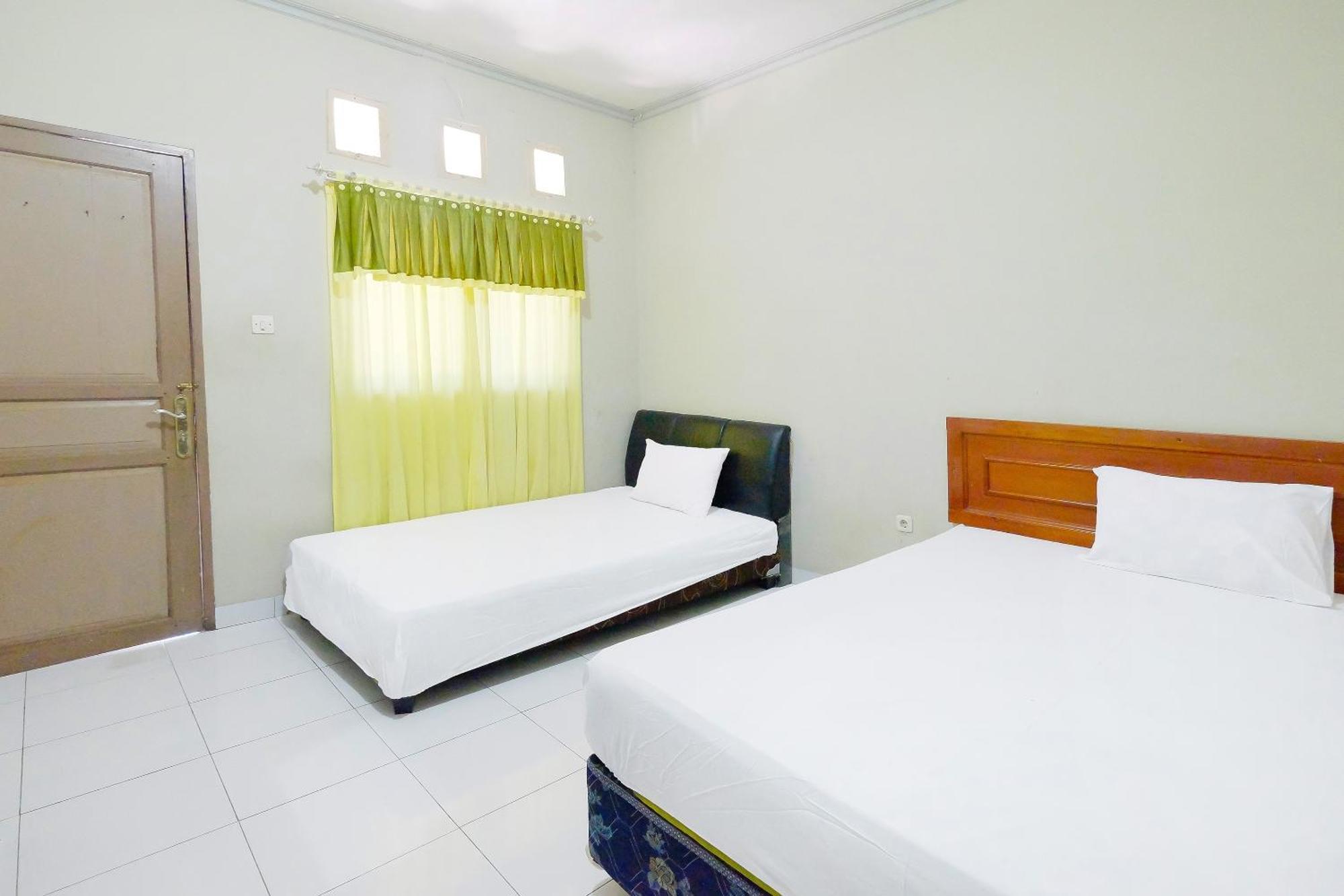 Collection O 91046 Hotel Remaja Indah Masamba Exterior foto