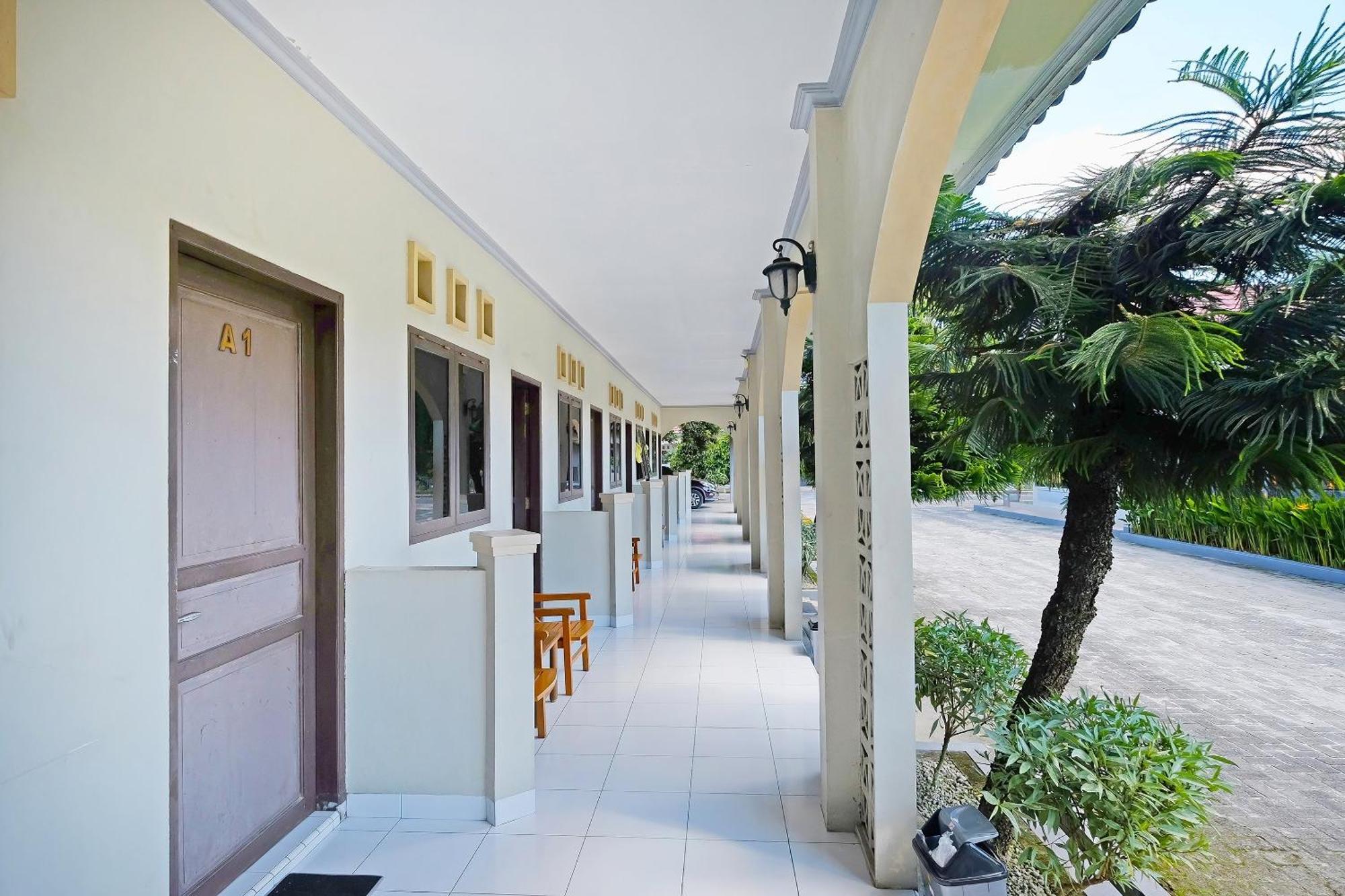 Collection O 91046 Hotel Remaja Indah Masamba Exterior foto